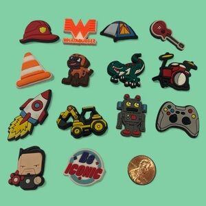 14 Croc Jibbitz (adventurous theme)